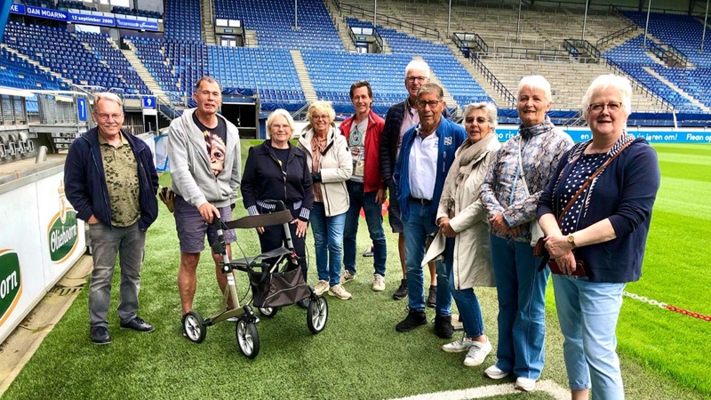 stadion-met-gasten-en-vrijwilligersjpg